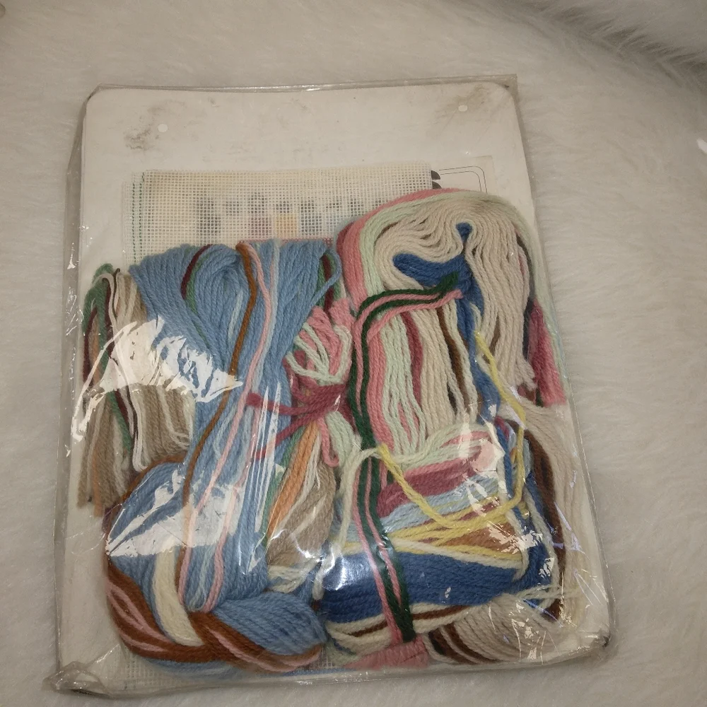 NEEDLEPOINT Dimensions Country Antiques, KIT  NEW